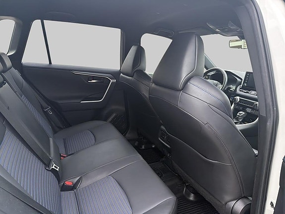 Toyota RAV4 8 of 19