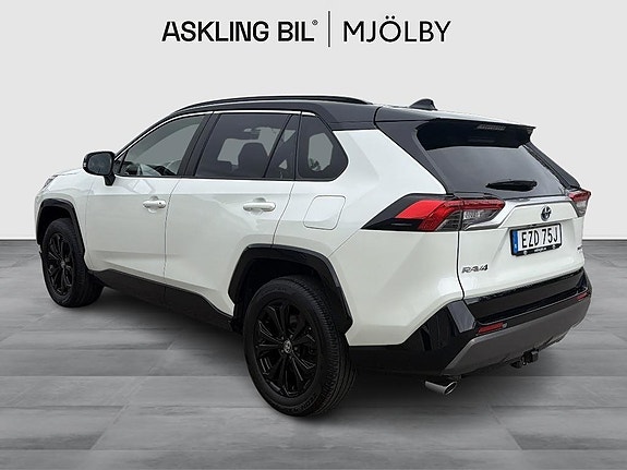 Toyota RAV4 3 of 19