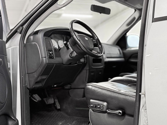 Dodge RAM 1500 10 of 30