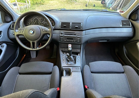 BMW 320i 8 of 8