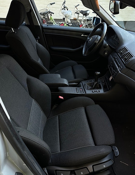 BMW 320i 6 of 8