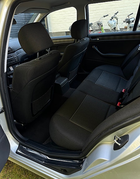 BMW 320i 7 of 8
