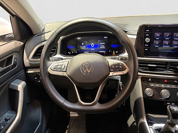 Volkswagen T-Roc 10 of 16
