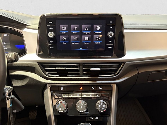 Volkswagen T-Roc 12 of 16