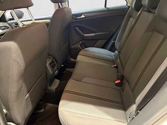 Volkswagen T-Roc 15 of 16