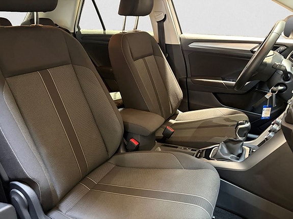 Volkswagen T-Roc 7 of 16