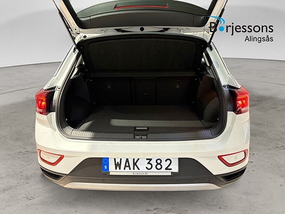 Volkswagen T-Roc 16 of 16