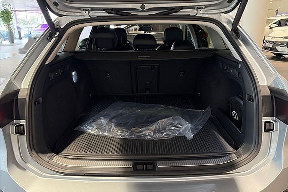 Volkswagen Passat 23 of 25