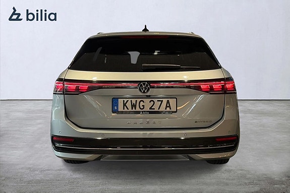 Volkswagen Passat 7 of 25