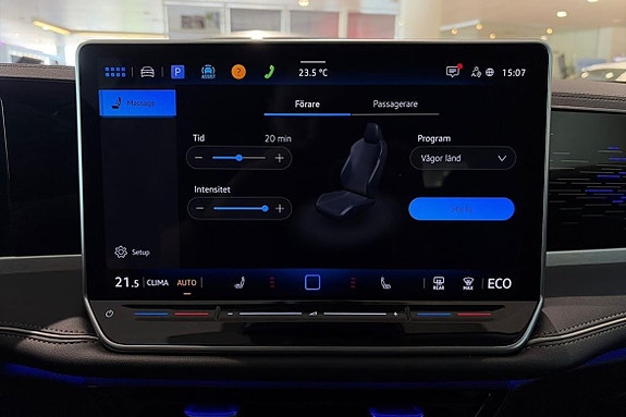 Volkswagen Passat 18 of 25