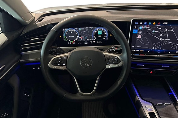 Volkswagen Passat 12 of 25