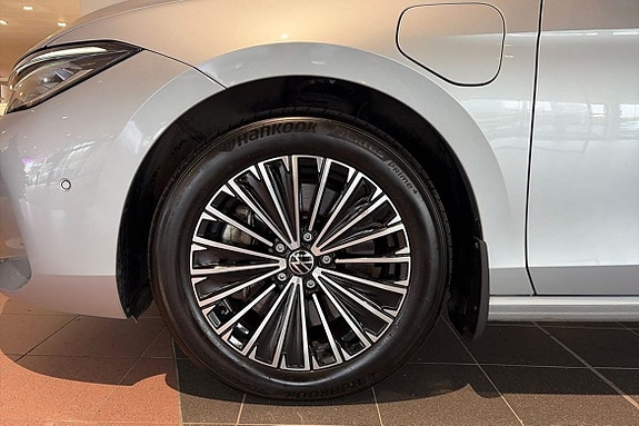 Volkswagen Passat 25 of 25