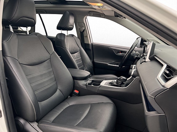 Toyota RAV4 26 of 30