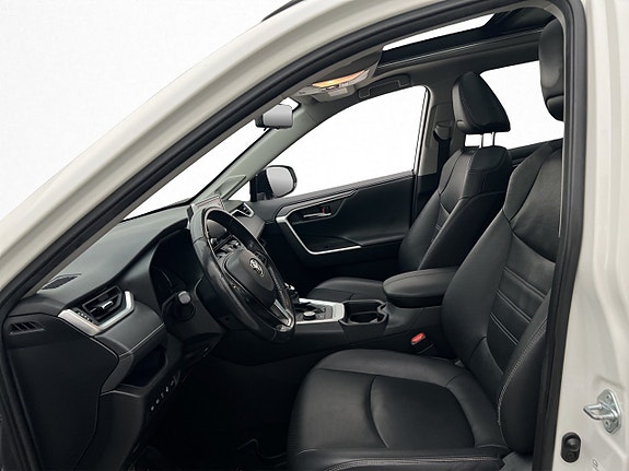 Toyota RAV4 12 of 30