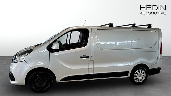 Nissan NV300 6 of 9