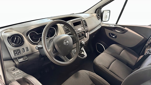 Nissan NV300 5 of 9