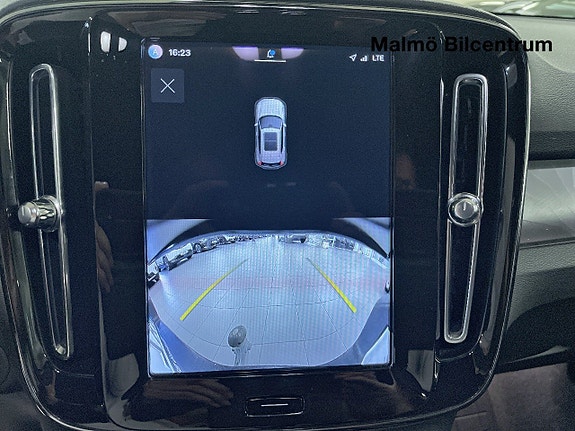 Volvo XC40 11 of 19