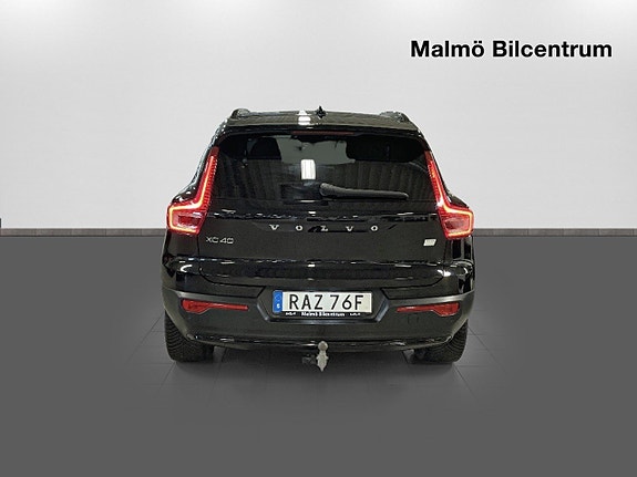 Volvo XC40 3 of 19