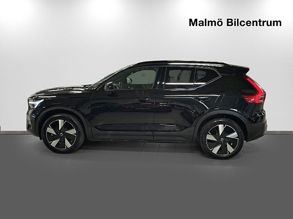 Volvo XC40 2 of 19