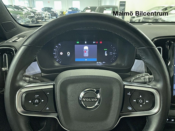 Volvo XC40 16 of 19