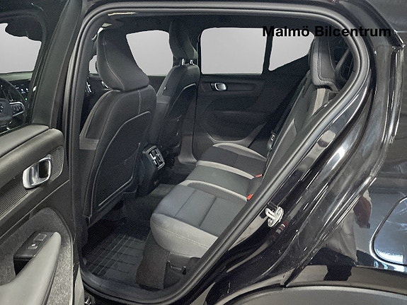 Volvo XC40 15 of 19