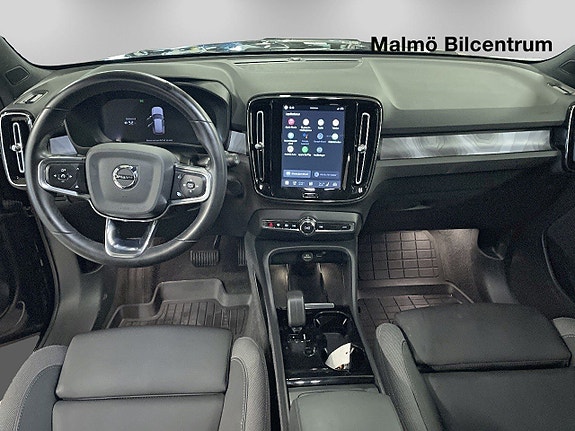 Volvo XC40 13 of 19