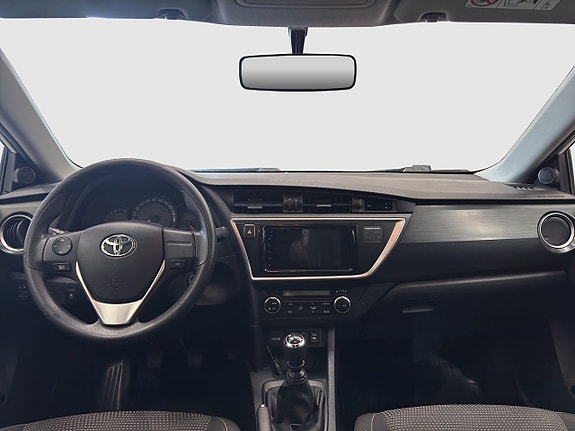 Toyota Auris 11 of 21
