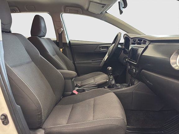 Toyota Auris 19 of 21