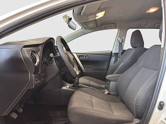 Toyota Auris 10 of 21