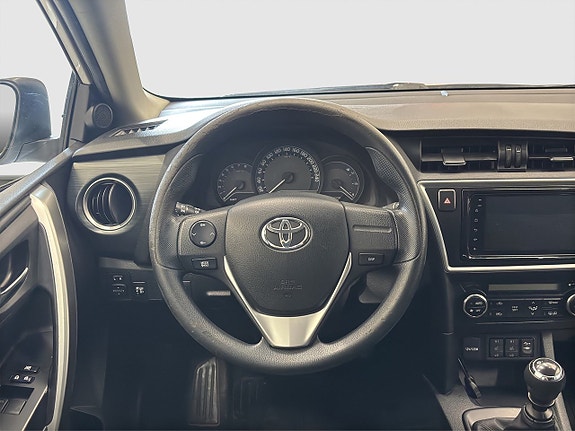 Toyota Auris 12 of 21