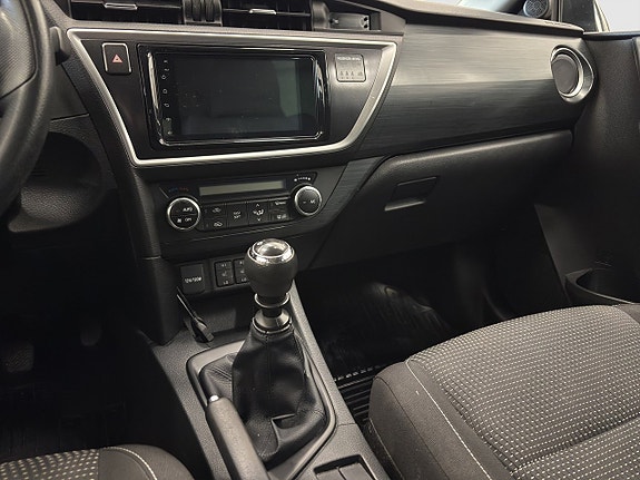 Toyota Auris 13 of 21