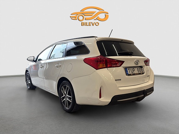 Toyota Auris 6 of 21