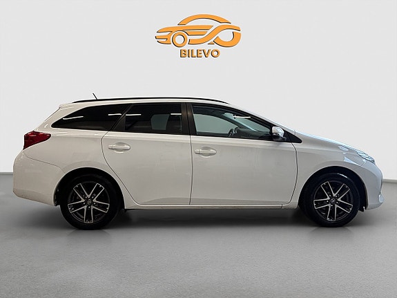 Toyota Auris 2 of 21
