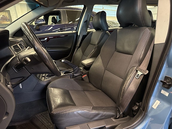 Volvo V70 22 of 26