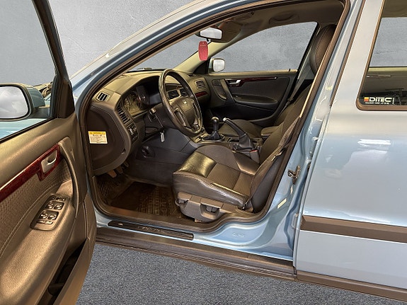 Volvo V70 10 of 26