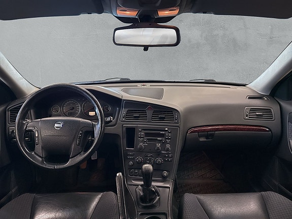 Volvo V70 12 of 26