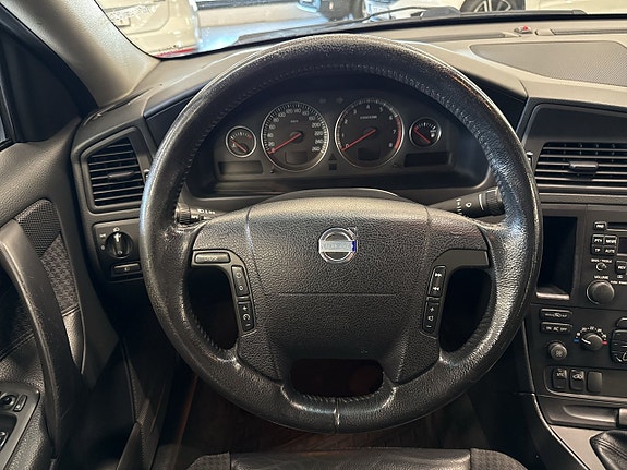Volvo V70 13 of 26