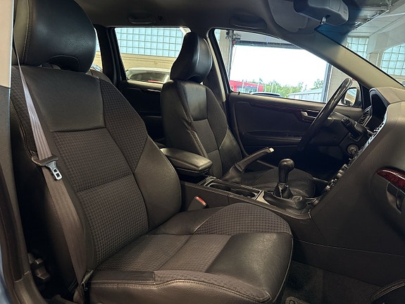 Volvo V70 25 of 26