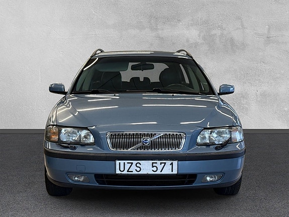 Volvo V70 8 of 26