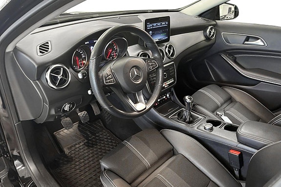 Mercedes-Benz GLA180 6 of 12
