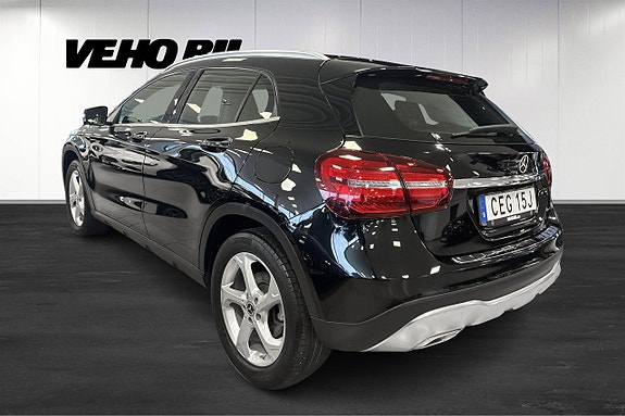 Mercedes-Benz GLA180 4 of 12