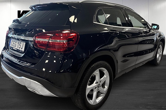 Mercedes-Benz GLA180 3 of 12