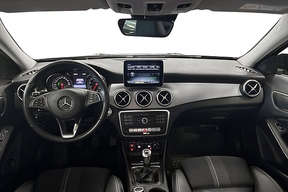 Mercedes-Benz GLA180 8 of 12