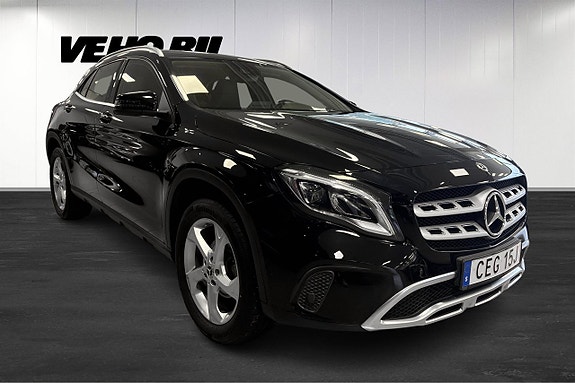 Mercedes-Benz GLA180 2 of 12