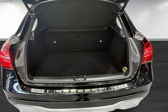 Mercedes-Benz GLA180 12 of 12