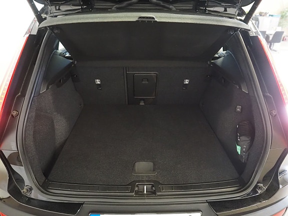Volvo XC40 17 of 24