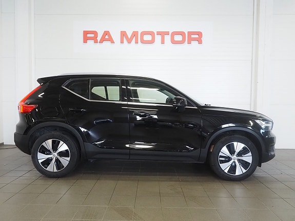 Volvo XC40 4 of 24