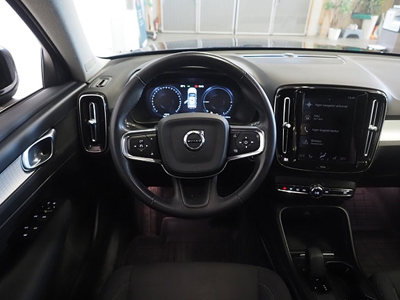 Volvo XC40 13 of 24