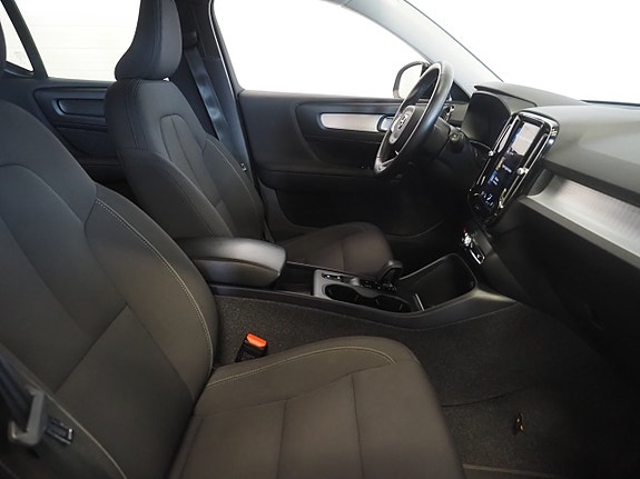 Volvo XC40 10 of 24