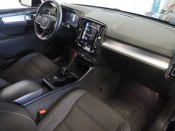 Volvo XC40 11 of 24